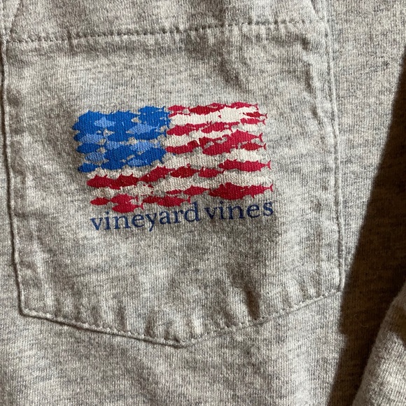 EUC Vineyard Vines long sleeve tee - Picture 2 of 4